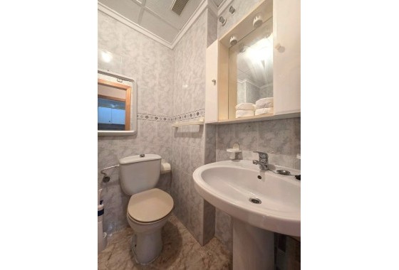 Sprzedaż - Apartament / Mieszkanie -
Torrevieja