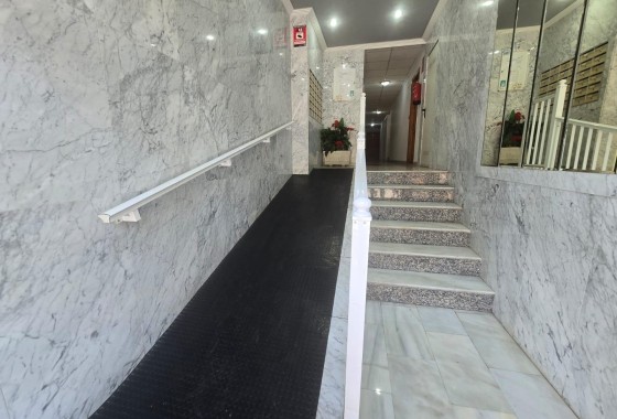Sprzedaż - Apartament / Mieszkanie -
Torrevieja