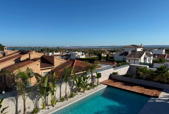 Herverkoop - Vrijstaande Villa -
Ciudad Quesada - Rojales - Centro De La Ciudad Quesada
