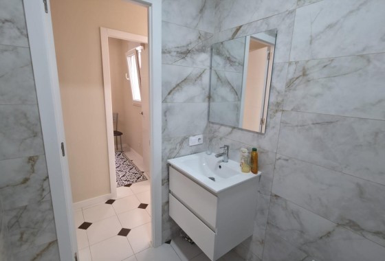 Venta - Apartamento / Piso -
Torrevieja