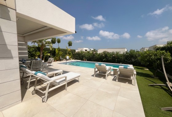 Herverkoop - Vrijstaande villa -
Los Montesinos - La Herrada
