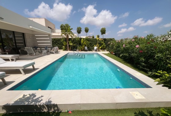 Herverkoop - Vrijstaande villa -
Los Montesinos - La Herrada