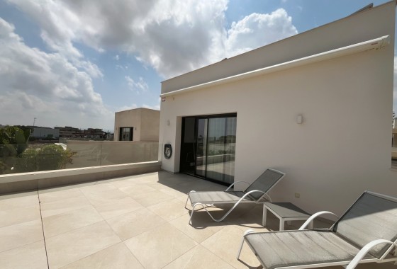 Herverkoop - Vrijstaande villa -
Los Montesinos - La Herrada