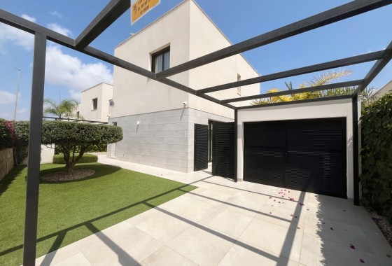 Herverkoop - Vrijstaande villa -
Los Montesinos - La Herrada