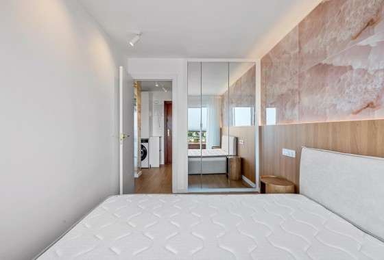 Resale - Apartment / Flat -
Torrevieja - Punta Prima
