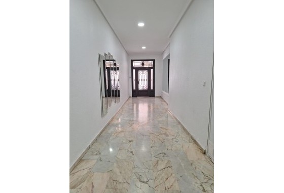 Wiederverkauf - Wohnung / Apartment -
Torrevieja - Playa del Cura