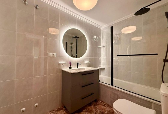 Wiederverkauf - Wohnung / Apartment -
Torrevieja - Playa del Cura