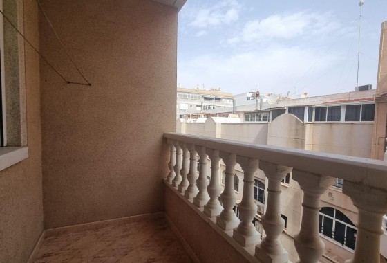 Sprzedaż - Apartament / Mieszkanie -
Torrevieja