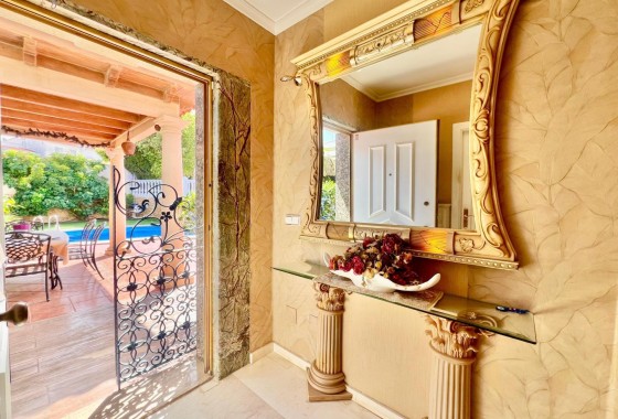 Herverkoop - Vrijstaande Villa -
Torrevieja - Los Balcones
