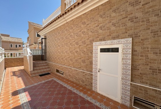 Resale - Townhouse -
Guardamar del Segura - Urbanizaciones