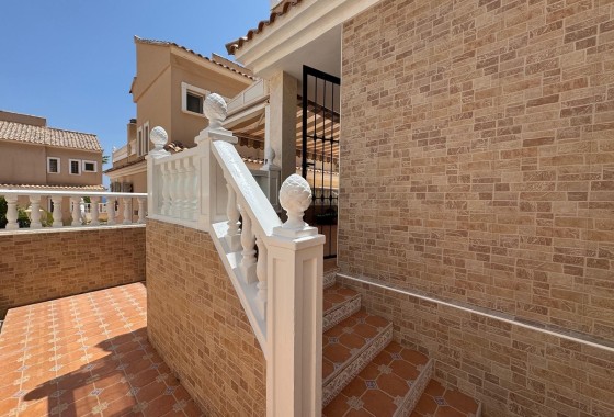 Resale - Townhouse -
Guardamar del Segura - Urbanizaciones
