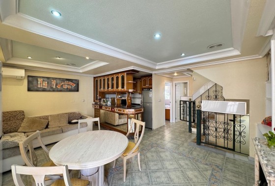 Resale - Townhouse -
Guardamar del Segura - Urbanizaciones