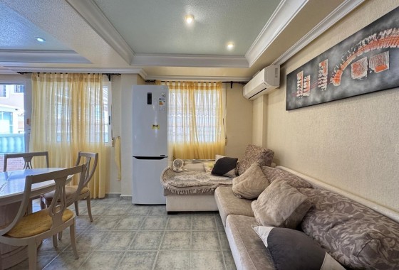 Resale - Townhouse -
Guardamar del Segura - Urbanizaciones