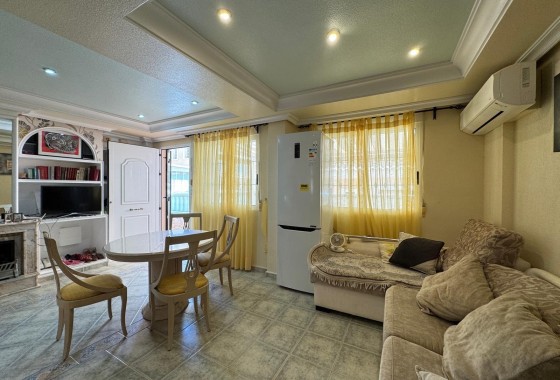 Resale - Townhouse -
Guardamar del Segura - Urbanizaciones