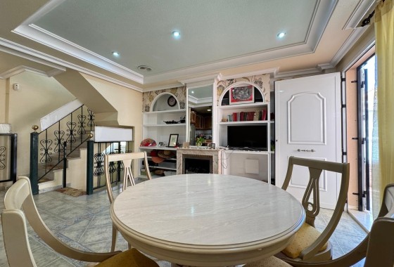 Resale - Townhouse -
Guardamar del Segura - Urbanizaciones