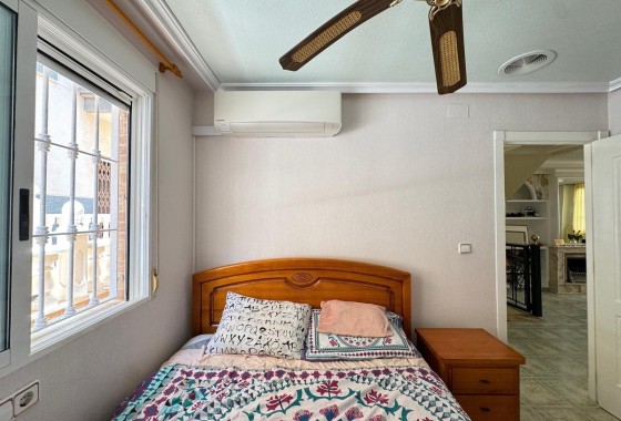 Resale - Townhouse -
Guardamar del Segura - Urbanizaciones