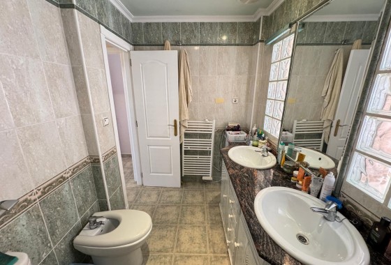 Resale - Townhouse -
Guardamar del Segura - Urbanizaciones