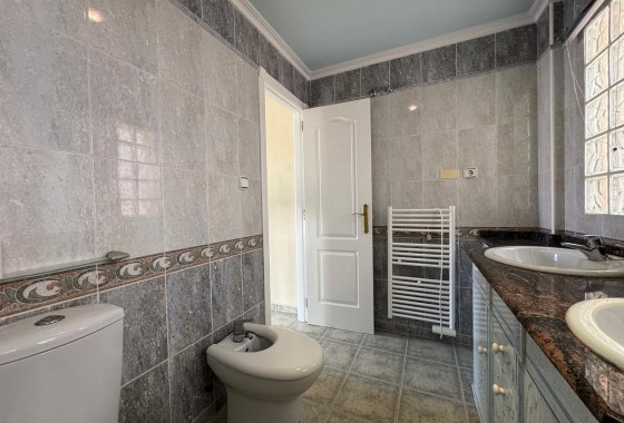 Resale - Townhouse -
Guardamar del Segura - Urbanizaciones