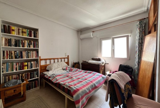 Wiederverkauf - Wohnung / Apartment -
Torrevieja