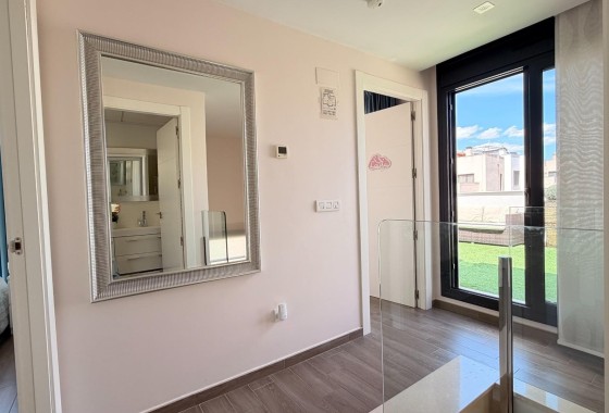 Wiederverkauf - Freistehende Villa -
Torrevieja - Aguas Nuevas
