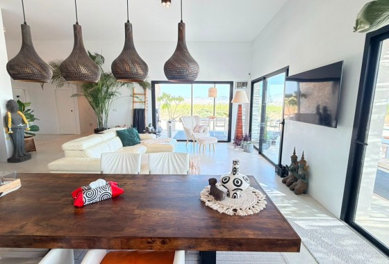 Resale - Detached Villa -
Pinoso