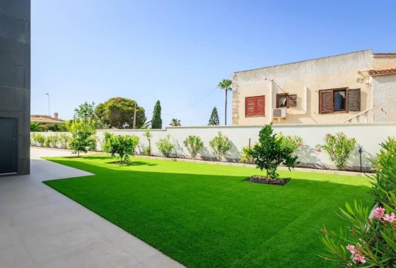 Herverkoop - Vrijstaande villa -
Torrevieja - Los Balcones