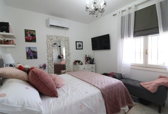 Herverkoop - Vrijstaande villa -
Orihuela Costa - Villamartin
