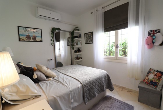 Herverkoop - Vrijstaande villa -
Orihuela Costa - Villamartin