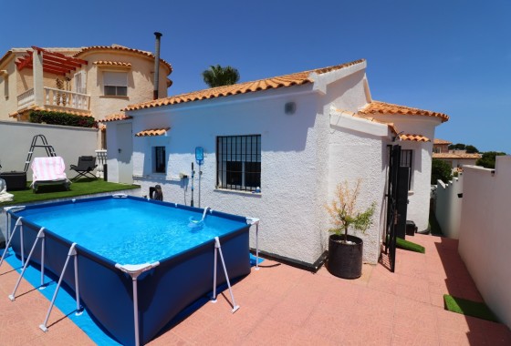 Herverkoop - Vrijstaande villa -
Orihuela Costa - Villamartin