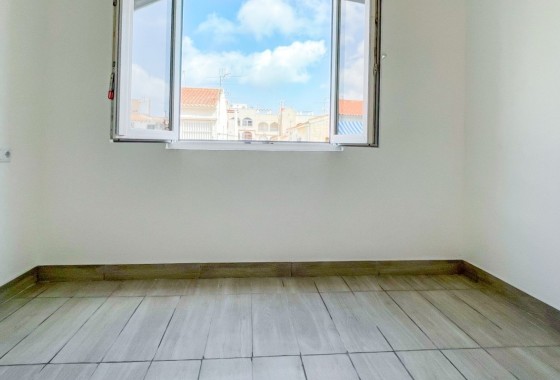Wiederverkauf - Wohnung / Apartment -
Torrevieja