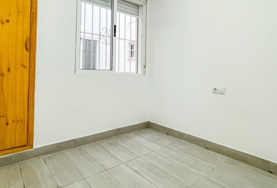 Wiederverkauf - Wohnung / Apartment -
Torrevieja