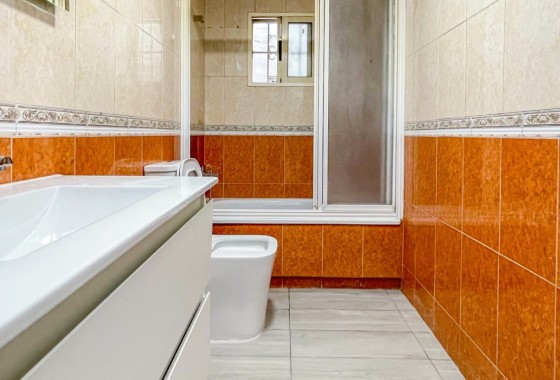 Wiederverkauf - Wohnung / Apartment -
Torrevieja