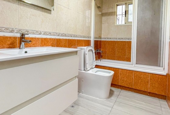 Wiederverkauf - Wohnung / Apartment -
Torrevieja