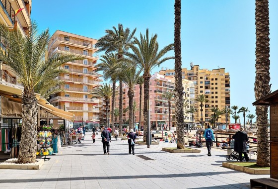 Venta - Apartamento / Piso -
Torrevieja