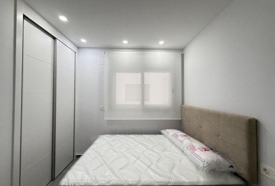 Venta - Apartamento / Piso -
Torrevieja