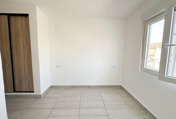 Sprzedaż - Apartament / Mieszkanie -
Torrevieja