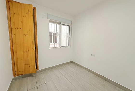 Sprzedaż - Apartament / Mieszkanie -
Torrevieja