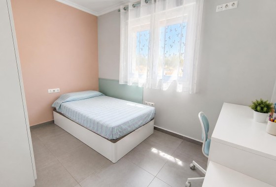 Venta - Chalet Independiente -
Pinoso