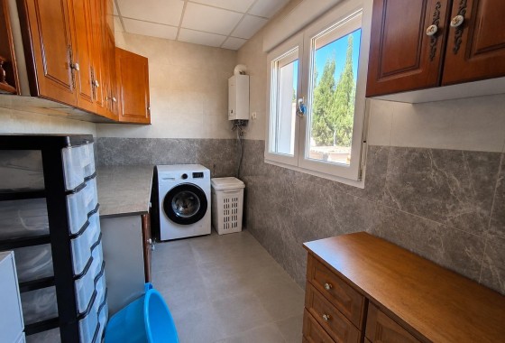 Venta - Chalet Independiente -
Pinoso