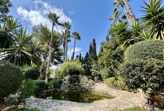 Wiederverkauf - Freistehende Villa -
Villamartín
