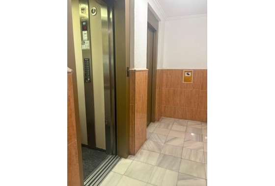 Wiederverkauf - Wohnung / Apartment -
Torrevieja
