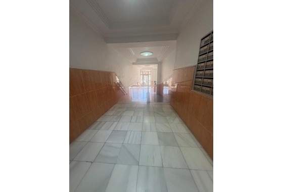 Wiederverkauf - Wohnung / Apartment -
Torrevieja