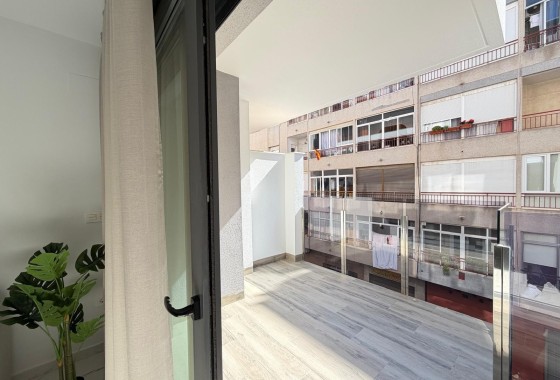 Herverkoop - Appartement / Flat -
Torrevieja