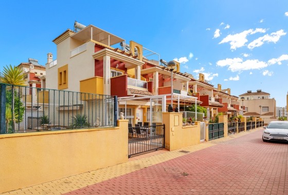 Herverkoop - Stadswoning -
Orihuela Costa - Villamartín