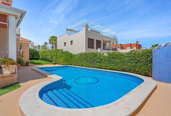 Sprzedaż - Willa wolnostojąca -
Torrevieja - La Mata