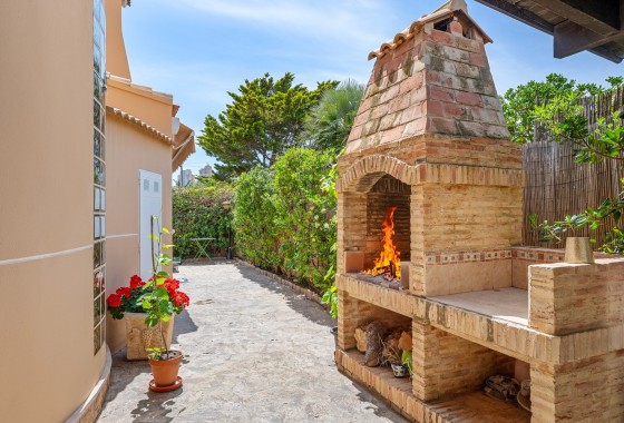 Sprzedaż - Willa wolnostojąca -
Torrevieja - La Mata