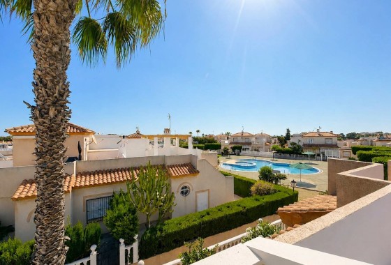 Herverkoop - Rijhuis -
Orihuela Costa - Los Altos
