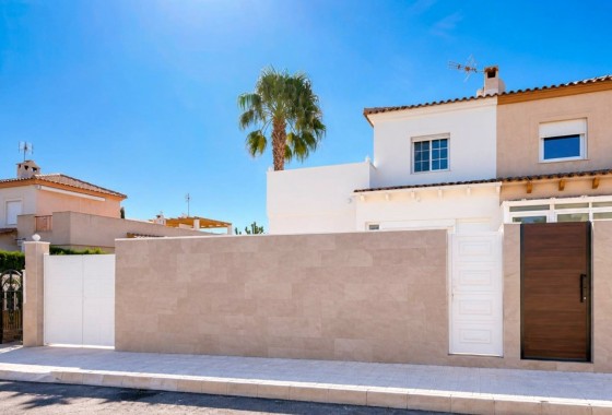 Herverkoop - Rijhuis -
Orihuela Costa - Los Altos