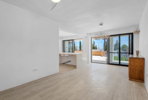 Herverkoop - Finca / Landhuis -
Los Montesinos - La Herrada