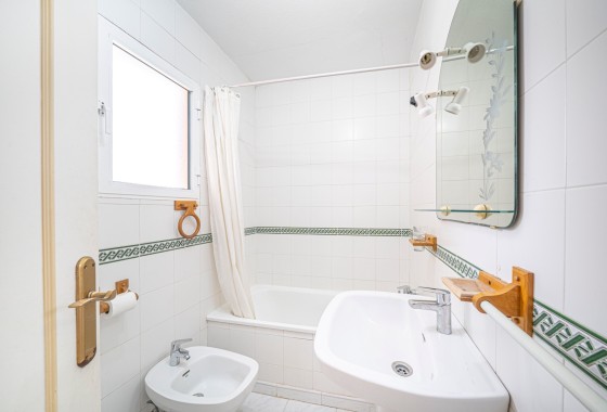 Wiederverkauf - Wohnung / Apartment -
Torrevieja
